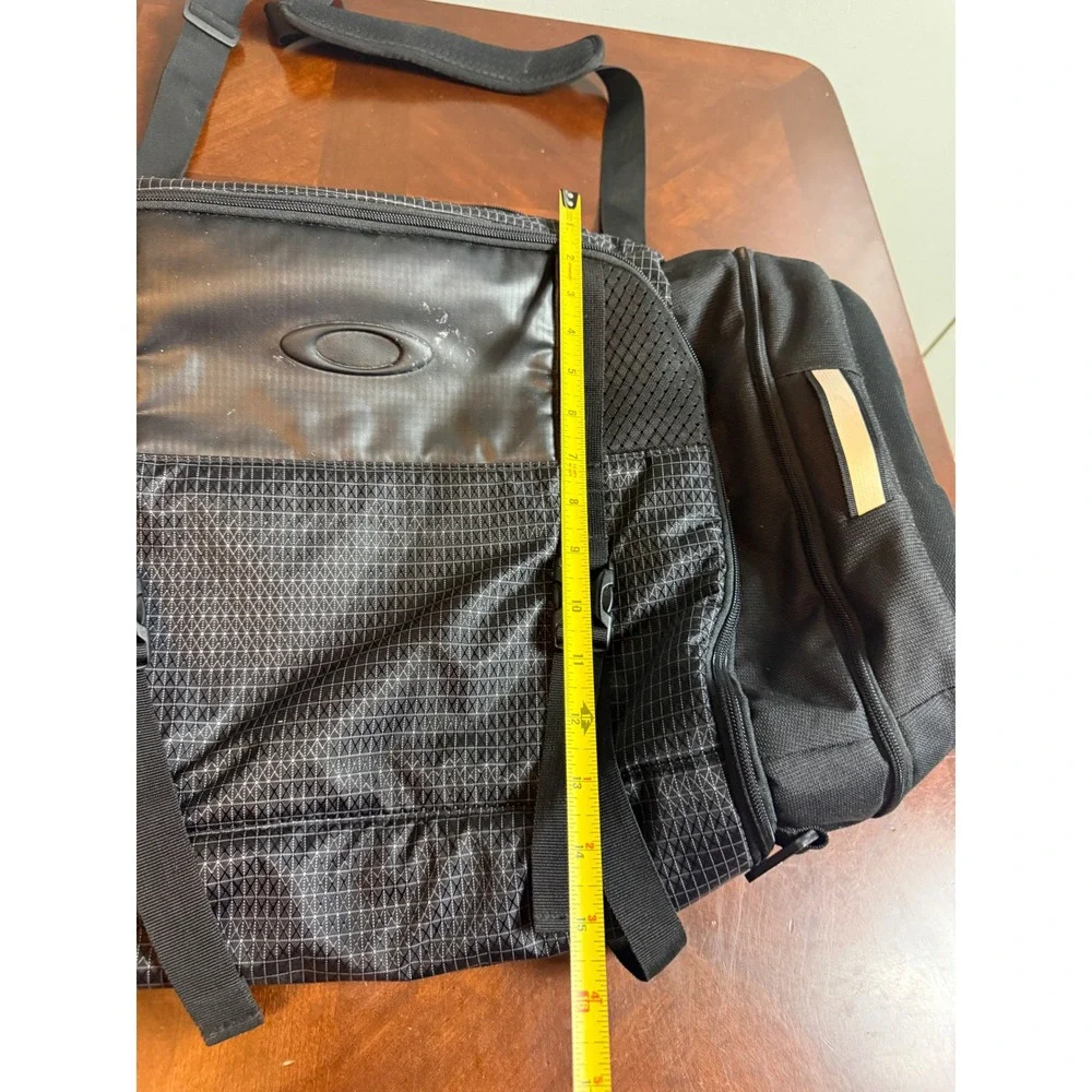 Oakley Black Grid Ripstop Tactical Duffel Bag Large Travel Gym Bag Reflective